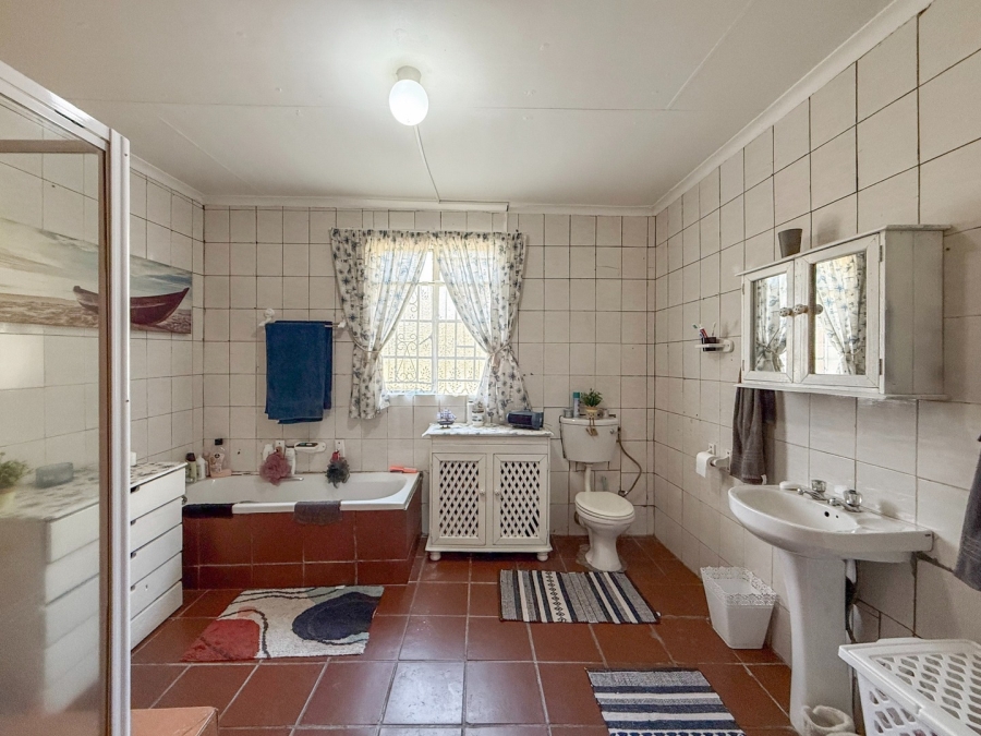 4 Bedroom Property for Sale in De Kroon A H North West